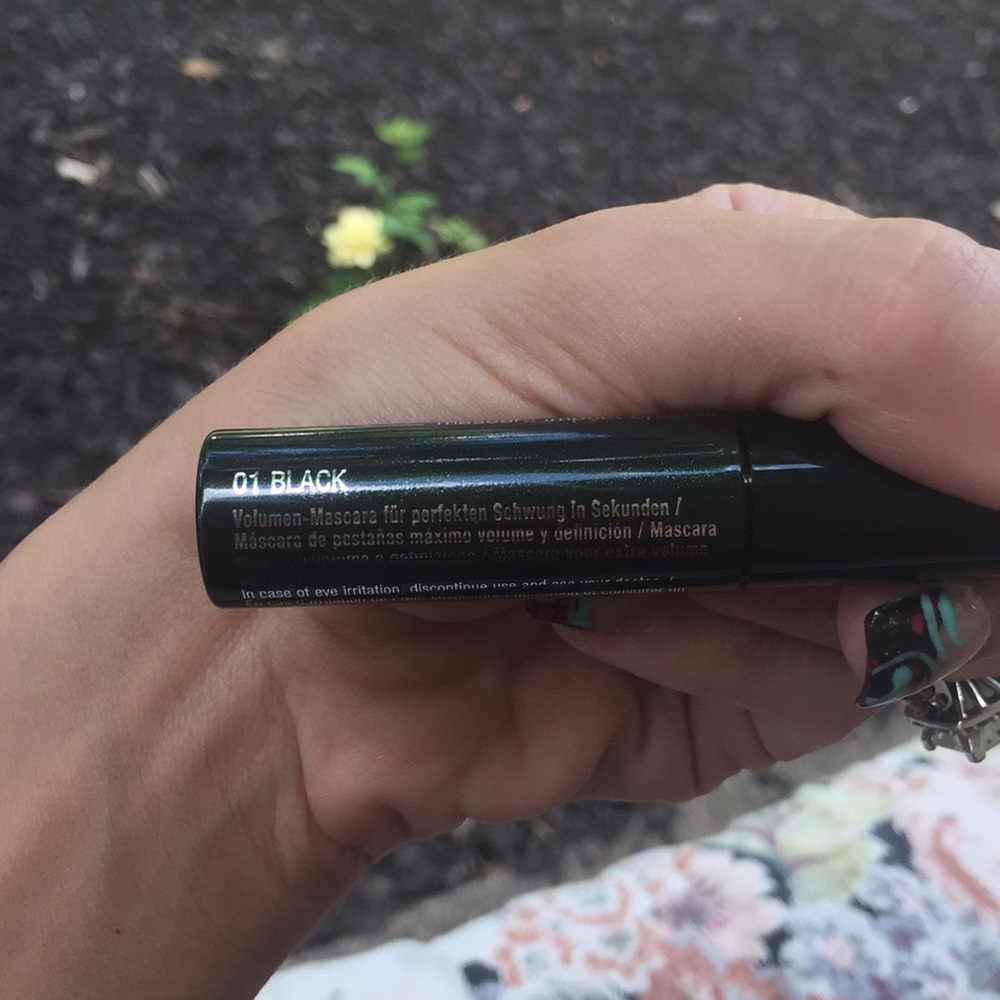 Clinique high impact mascara NEW!!! 01 Black. Travel size ✈️ New never used! - Picture 2 of 2